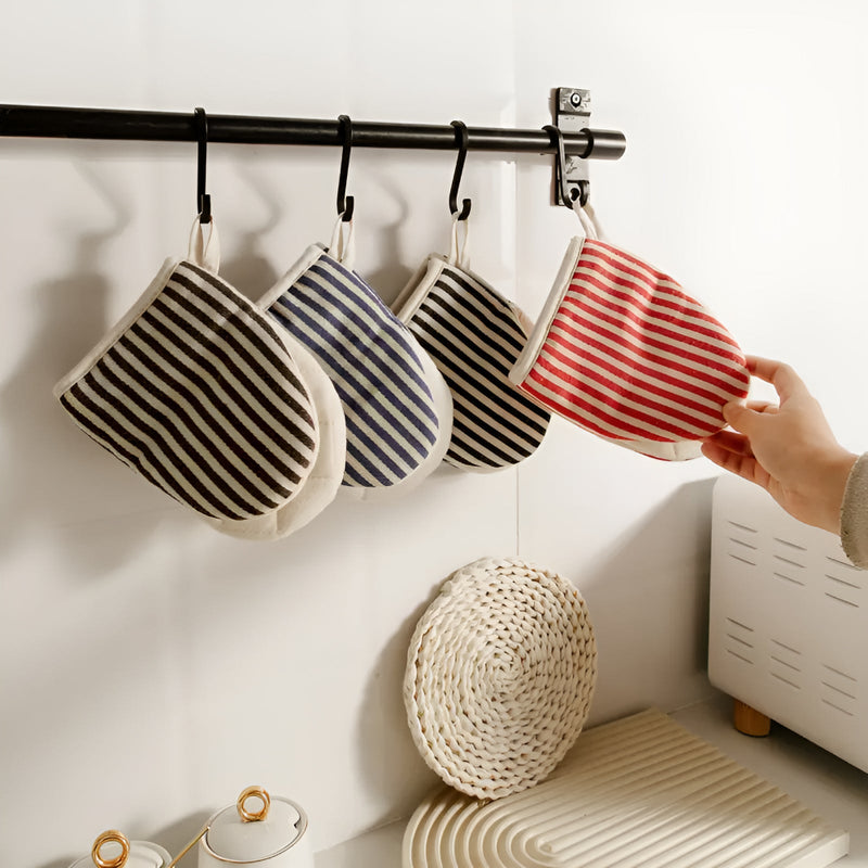 Striped Heat-Resistant Kitchen Mitts